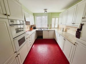 Kitchen- click for photo gallery